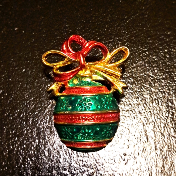 Jewelry - Vintage Christmas Ornament Brooch